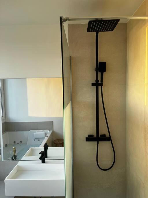 Suite « Body Love » - Jacuzzi Privatif Créteil Exterior foto